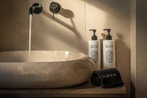 Mint Villa by Checkin