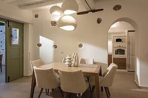 Mint Villa by Checkin