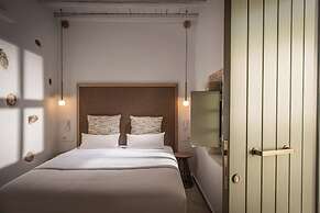 Mint Villa by Checkin