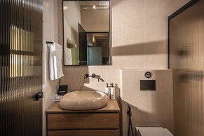 Mint Villa by Checkin