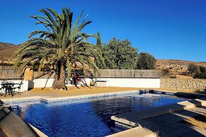 Casita-5guests-pool-patio-bbq-parking-fireplace