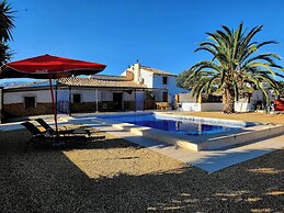 Casita-5guests-pool-patio-bbq-parking-fireplace