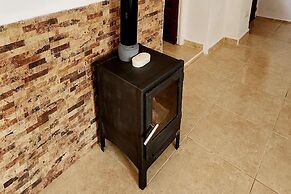 Casita-5guests-pool-patio-bbq-parking-fireplace