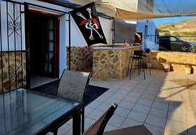 Casita-5guests-pool-patio-bbq-parking-fireplace