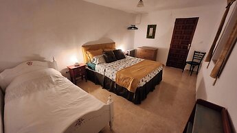 Casita-5guests-pool-patio-bbq-parking-fireplace