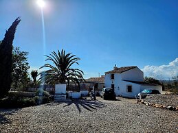 Casita-5guests-pool-patio-bbq-parking-fireplace