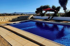 Casita-5guests-pool-patio-bbq-parking-fireplace