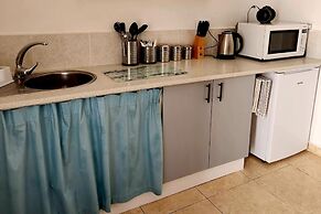Casita-5guests-pool-patio-bbq-parking-fireplace