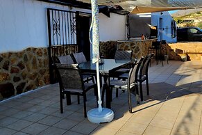 Casita-5guests-pool-patio-bbq-parking-fireplace