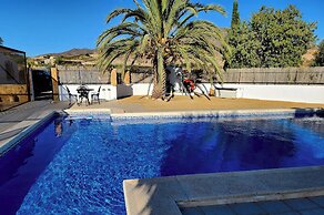 Casita-5guests-pool-patio-bbq-parking-fireplace