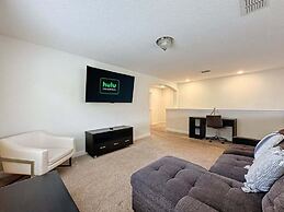 Spacious 5 Bed South Facing Pool & Spa & Game Room 5 Bedroom Villa