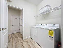 Spacious 5 Bed South Facing Pool & Spa & Game Room 5 Bedroom Villa