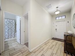 Spacious 5 Bed South Facing Pool & Spa & Game Room 5 Bedroom Villa