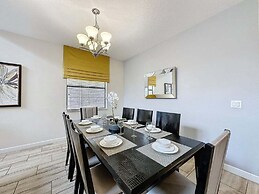 Spacious 5 Bed South Facing Pool & Spa & Game Room 5 Bedroom Villa