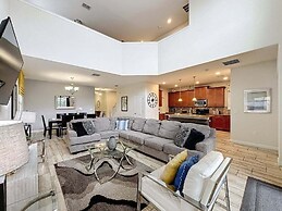 Spacious 5 Bed South Facing Pool & Spa & Game Room 5 Bedroom Villa