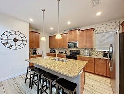 Spacious 5 Bed South Facing Pool & Spa & Game Room 5 Bedroom Villa