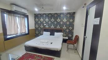 DhamStay Hotel Sai Sandpiper Near Beach