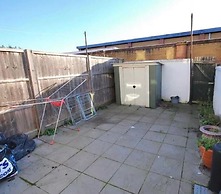 Spacious Four-bedroom House With Garden in Wembley