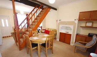 Spacious Four-bedroom House With Garden in Wembley