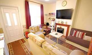 Spacious Four-bedroom House With Garden in Wembley