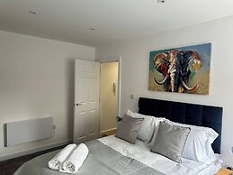 Bright & Cozy Hull Stay