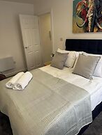 Bright & Cozy Hull Stay