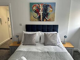 Bright & Cozy Hull Stay