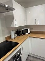 Bright & Cozy Hull Stay