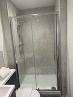 Bright & Cozy Hull Stay