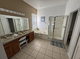 Luxury Vacation Home in Kissimmee Perfect for Families & Golfers!