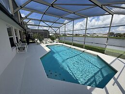 Luxury Vacation Home in Kissimmee Perfect for Families & Golfers!