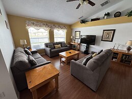 Luxury Vacation Home in Kissimmee Perfect for Families & Golfers!
