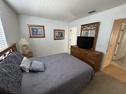 Luxury Vacation Home in Kissimmee Perfect for Families & Golfers!