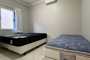 Casa com piscina em Bertioga 1