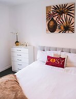 4 Bed House Sleeps 7-free Parking- Contractors