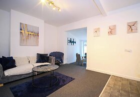 4 Bed House Sleeps 7-free Parking- Contractors