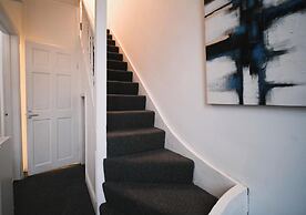 4 Bed House Sleeps 7-free Parking- Contractors