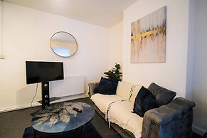 4 Bed House Sleeps 7-free Parking- Contractors