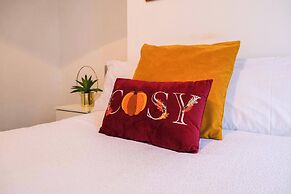 4 Bed House Sleeps 7-free Parking- Contractors