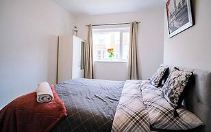 4 Bed House Sleeps 7-free Parking- Contractors