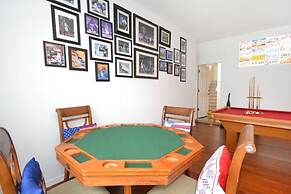 Beautiful 5 Bedroom Home With Large South-facing Pool