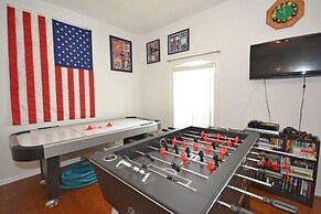 Beautiful 5 Bedroom Home With Large South-facing Pool