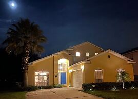 Beautiful 5 Bedroom Home With Large South-facing Pool