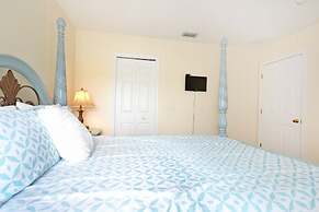 Beautiful 5 Bedroom Home With Large South-facing Pool