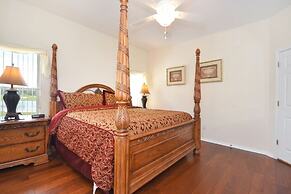 Beautiful 5 Bedroom Home With Large South-facing Pool