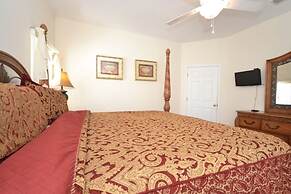 Beautiful 5 Bedroom Home With Large South-facing Pool