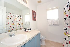 Beautiful 5 Bedroom Home With Large South-facing Pool