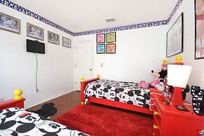 Beautiful 5 Bedroom Home With Large South-facing Pool