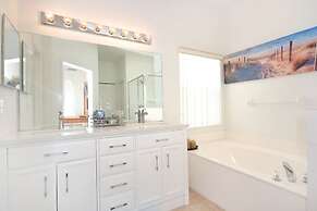 Beautiful 5 Bedroom Home With Large South-facing Pool