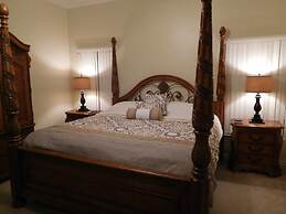 Spacious 6-bedroom Home in Hampton Lakes Perfect for Family Getaways!